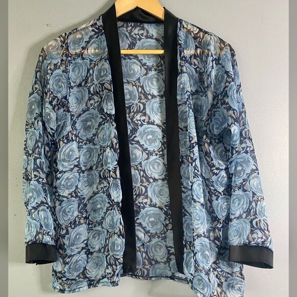 Blue Floral  Top💙🌸 - Picture 2 of 4